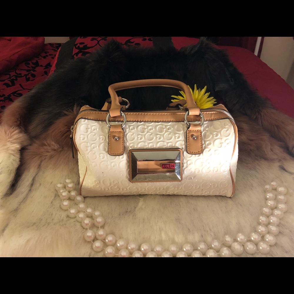 🎈Sold🎈 Authentic Guess Purse